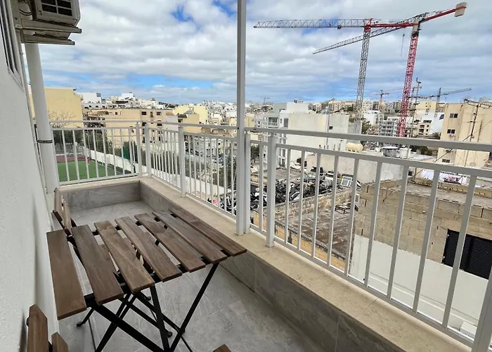 F4 Room 1, Private Double Room With Private Bathroom And Balcony