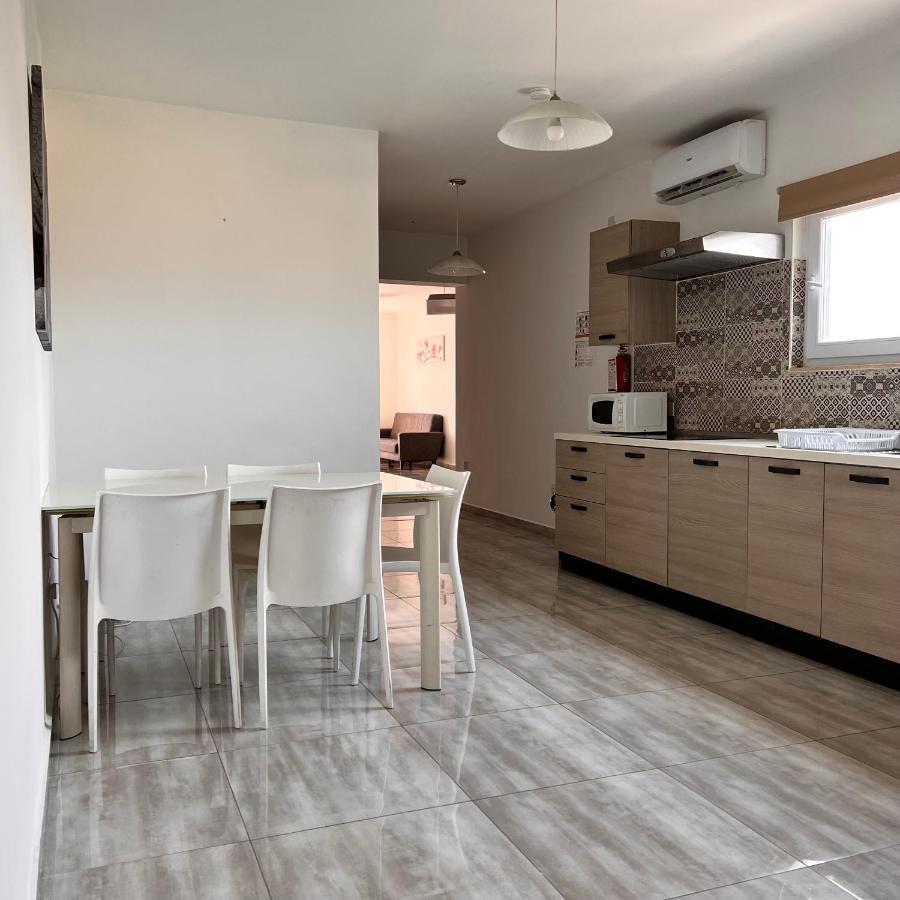 Homestay F4 1, Private Double With Private Bathroom And Balcony