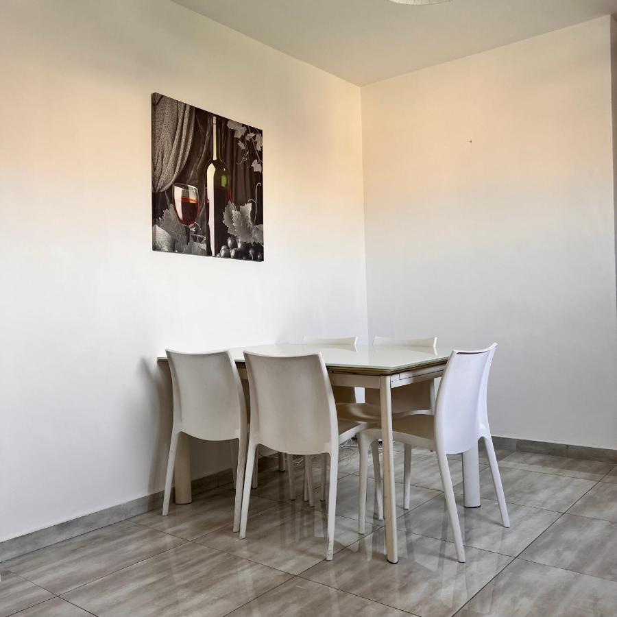 F4 1, Private Double With Private Bathroom And Balcony Homestay
